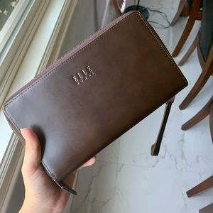 Elle Homme wristlet